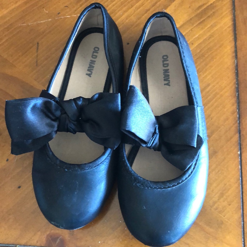 Black dress shoes